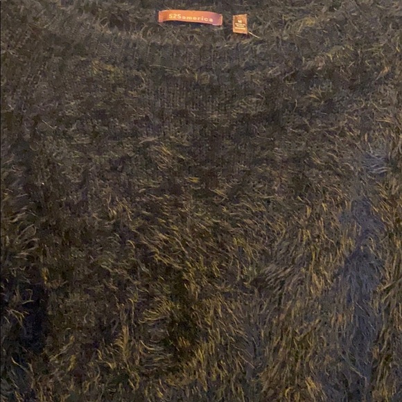 Fuzzy sweater - Picture 2 of 2